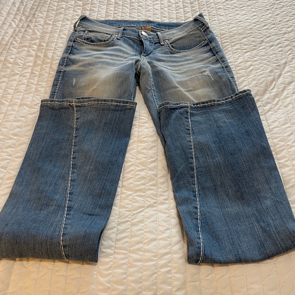 Women’s flare leg True Religion jeans. In like-new condition. - Picture 7 of 7